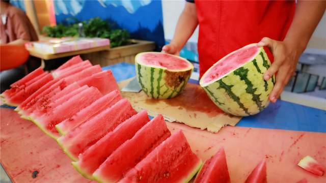 野餐兔网红吃瓜图片真实,揭秘美食与娱乐的完美融合  第3张