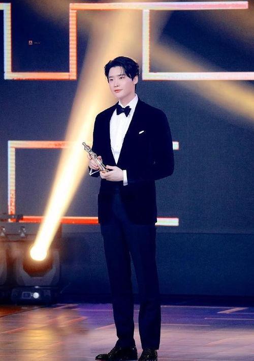 李大锤最新爆料顶流恋爱,顶流明星甜蜜恋情曝光  第2张